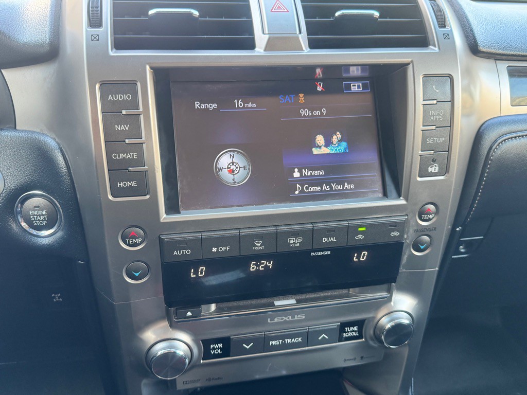 2016 Lexus GX Image 32