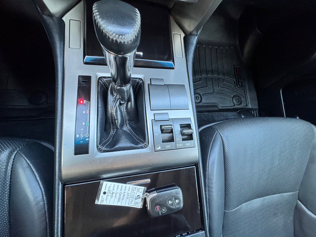2016 Lexus GX Image 34