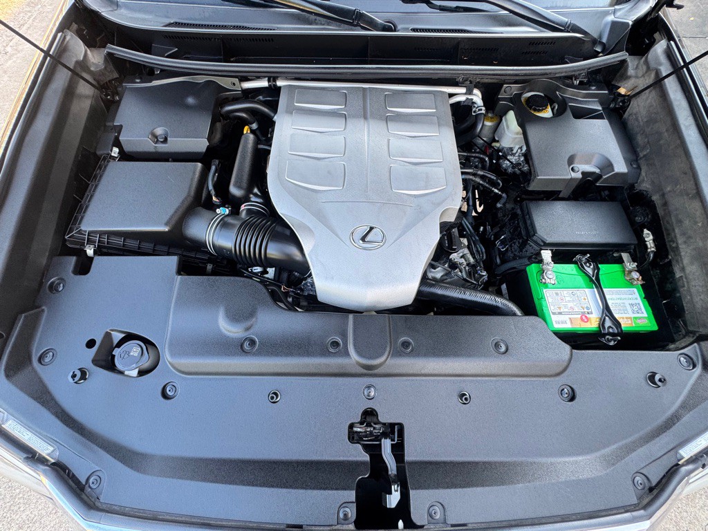2016 Lexus GX Image 36