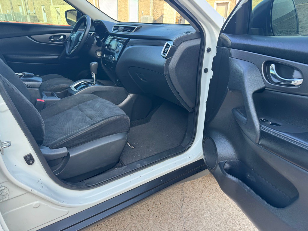 2016 Nissan Rogue Image 23