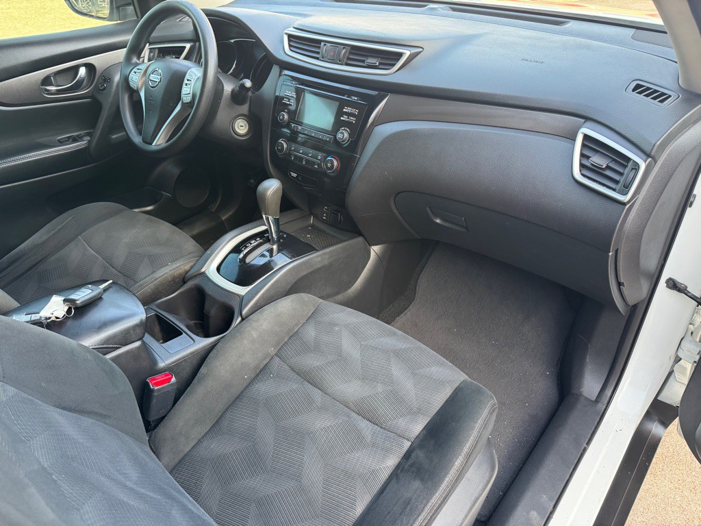 2016 Nissan Rogue Image 24