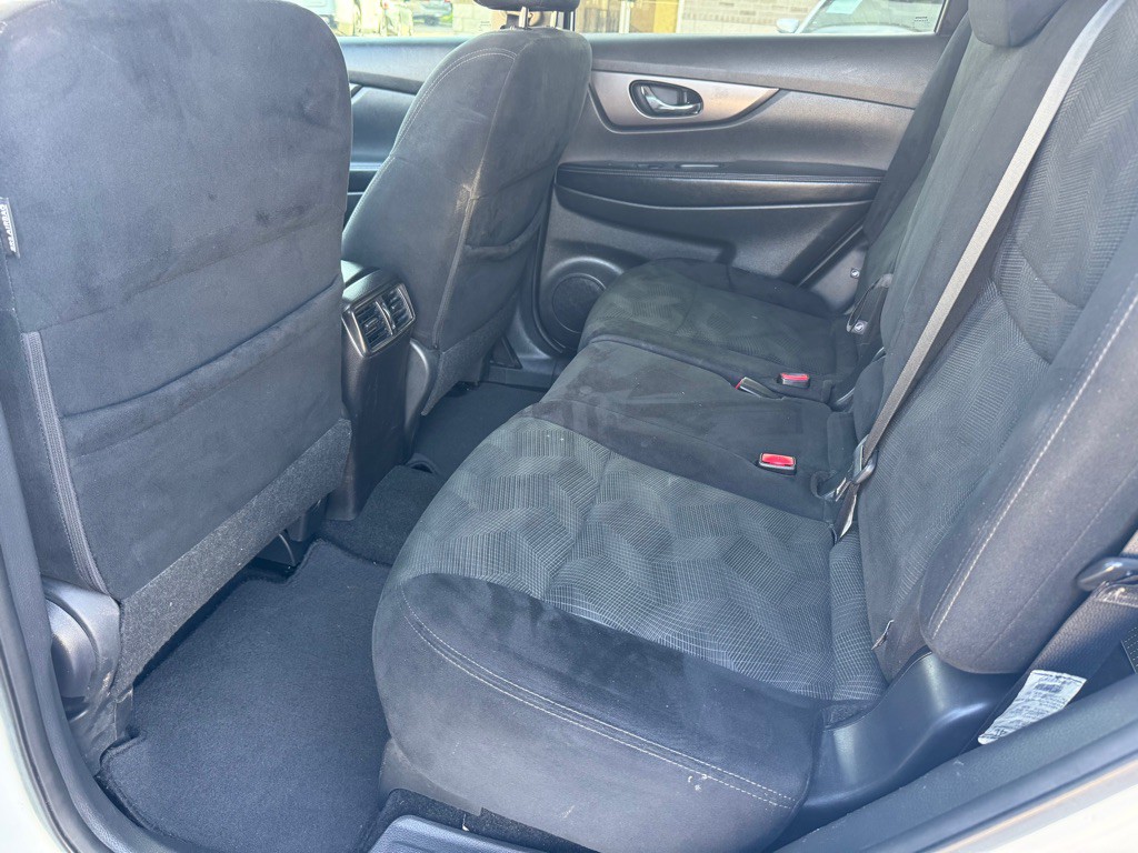 2016 Nissan Rogue Image 25