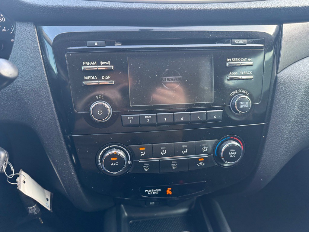 2016 Nissan Rogue Image 29