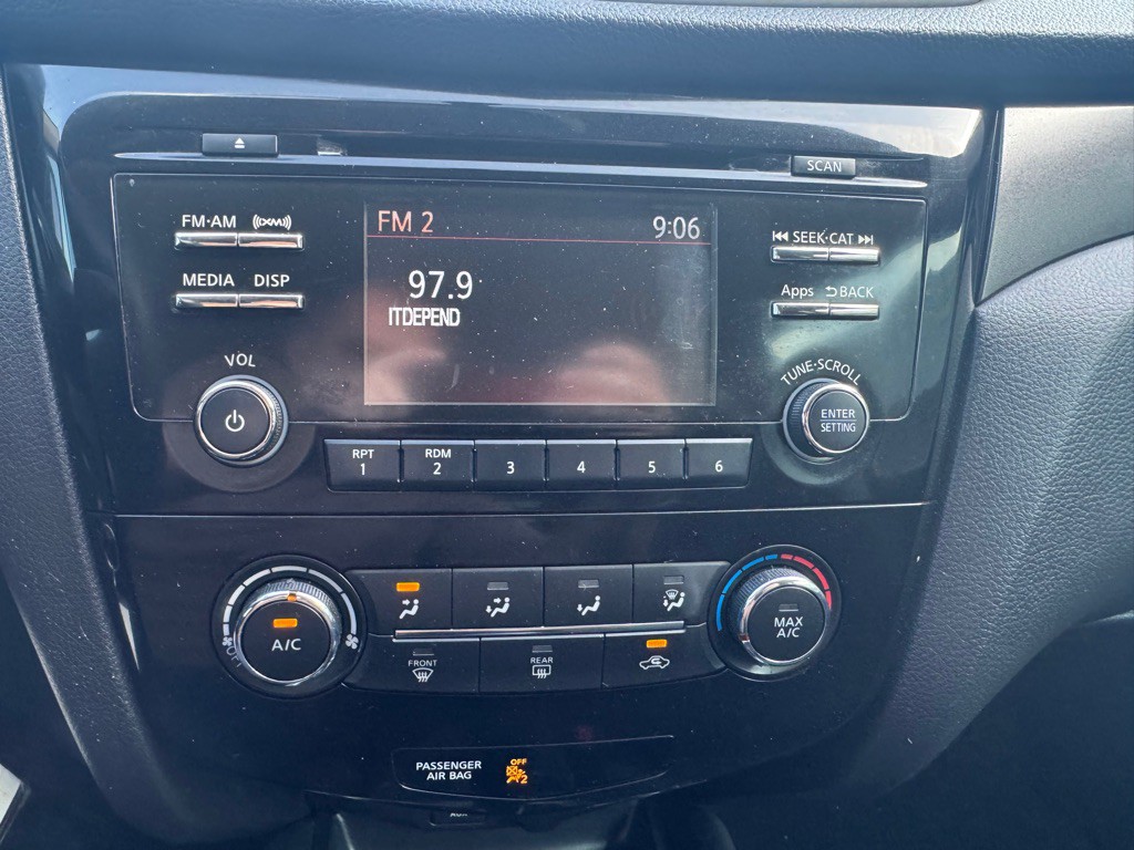 2016 Nissan Rogue Image 30