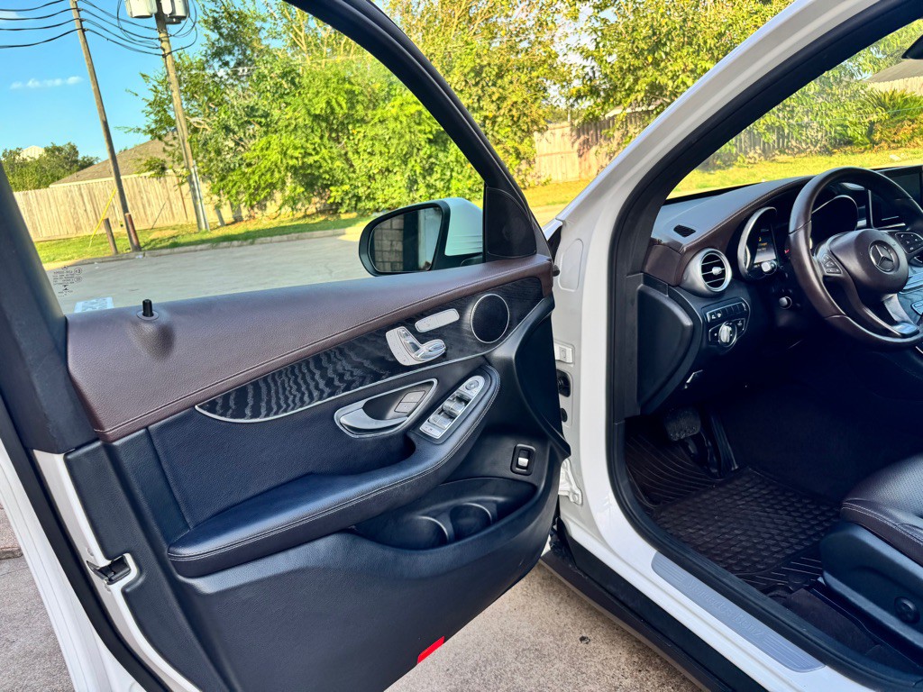 2018 Mercedes-Benz GLC-Class Image 17