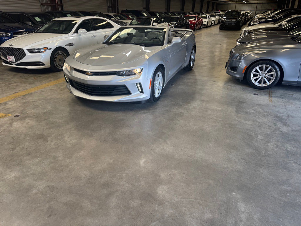 2017 Chevrolet Camaro Image 2