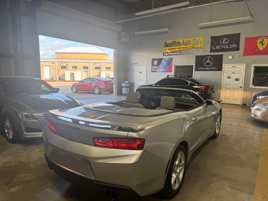 2017 Chevrolet Camaro Image 11