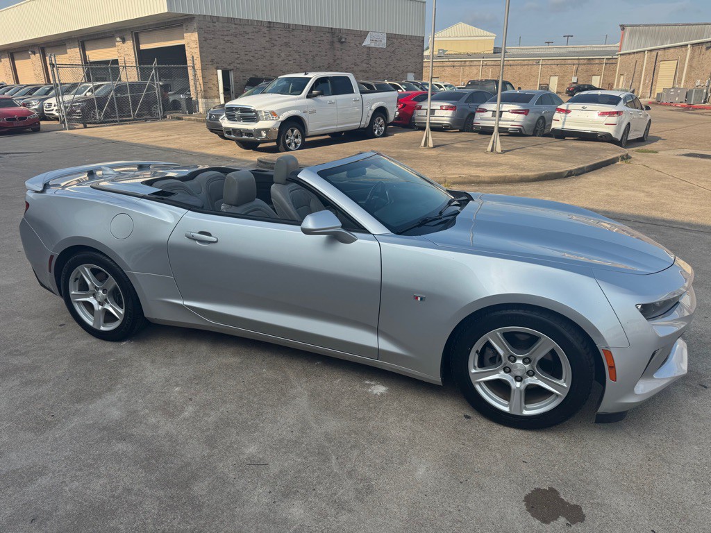 2017 Chevrolet Camaro Image 18