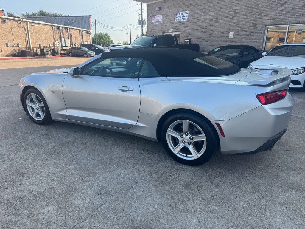 2017 Chevrolet Camaro Image 23