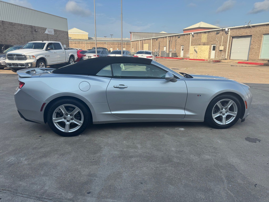 2017 Chevrolet Camaro Image 26