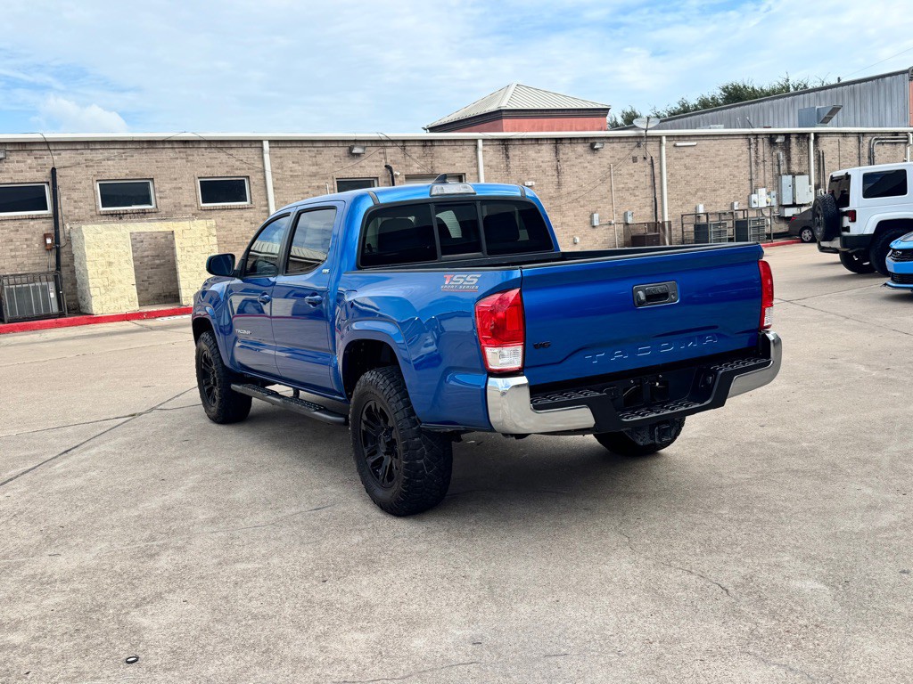 2016 Toyota Tacoma Image 16