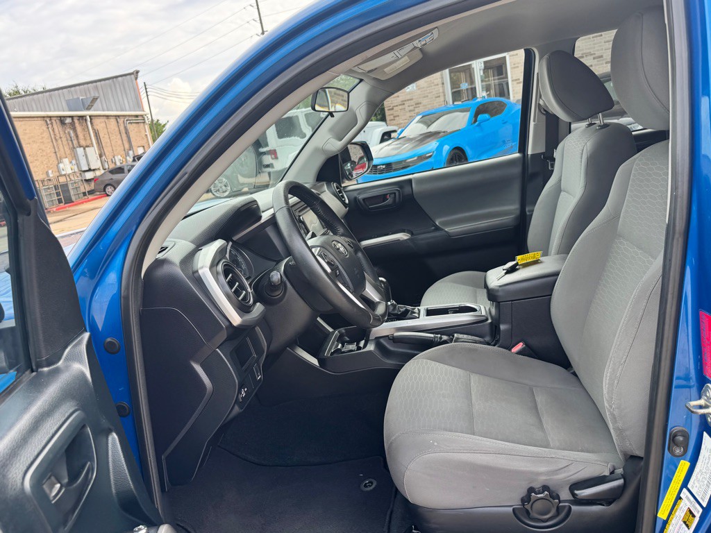 2016 Toyota Tacoma Image 18