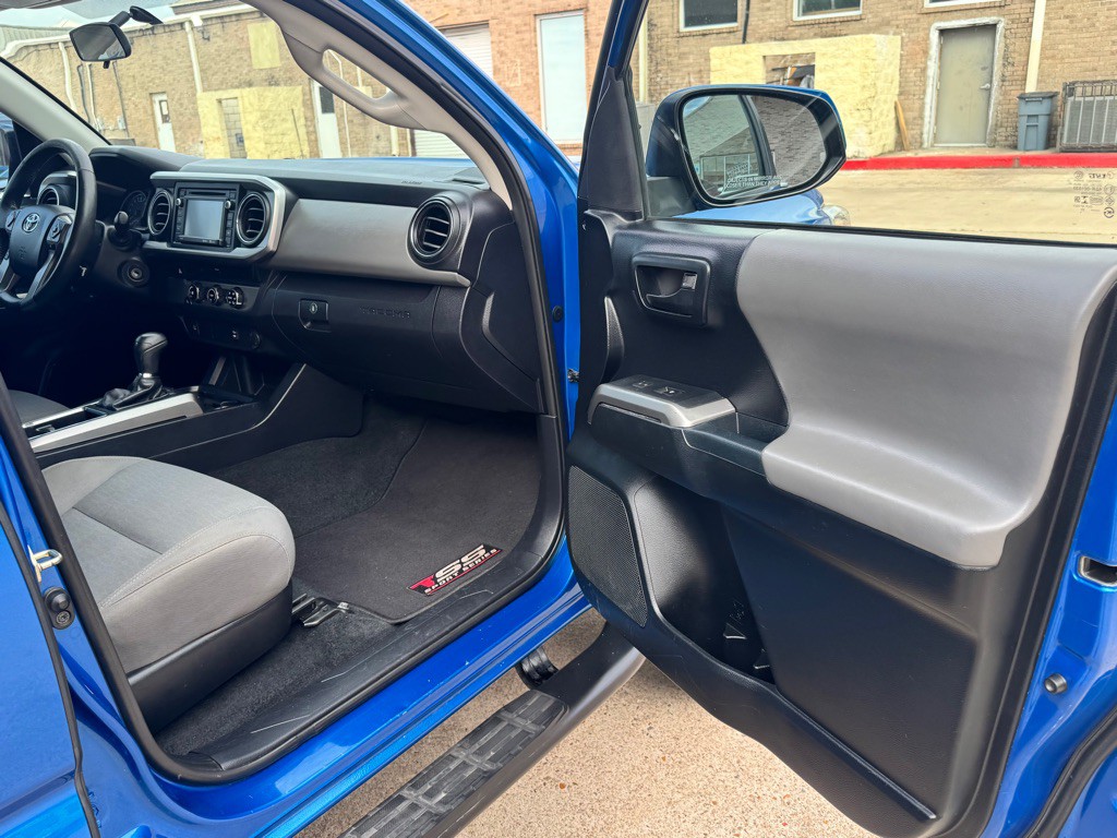 2016 Toyota Tacoma Image 21