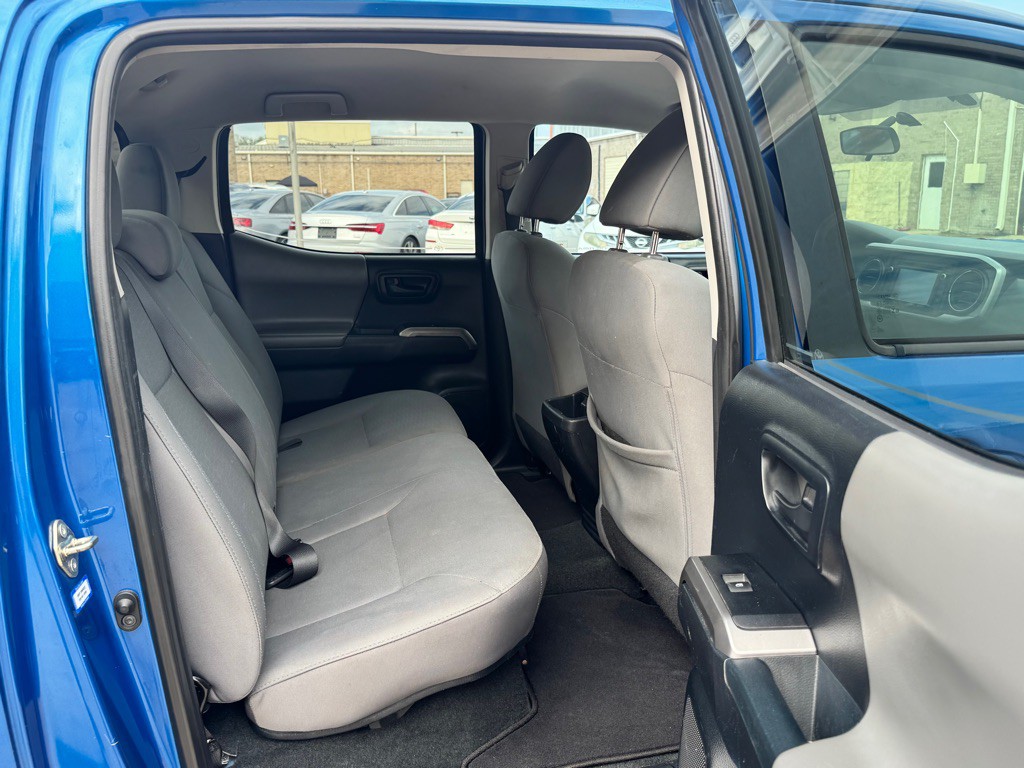 2016 Toyota Tacoma Image 24