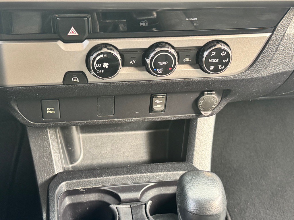 2016 Toyota Tacoma Image 30
