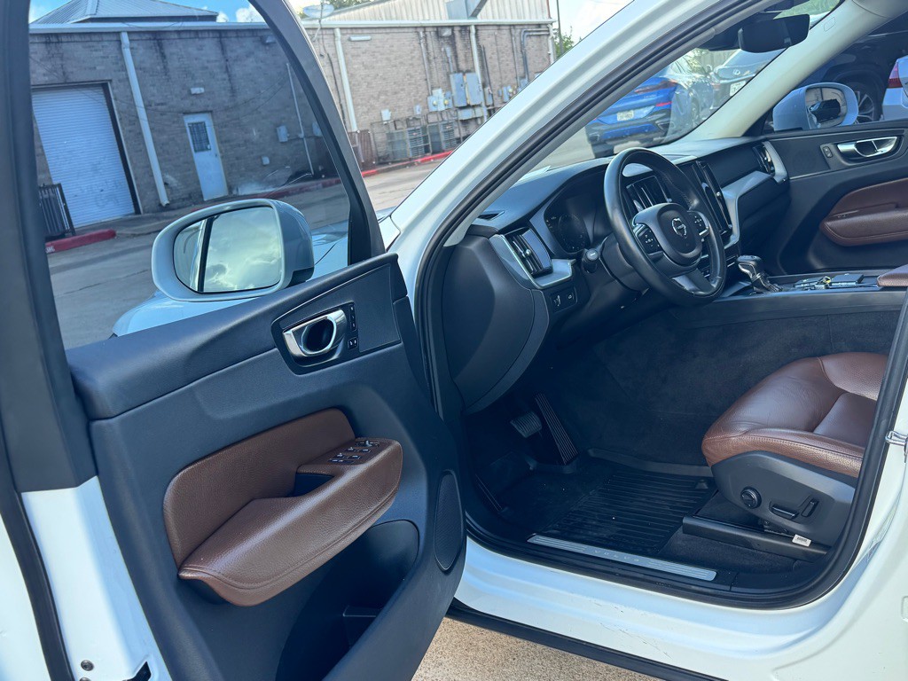 2018 Volvo XC60 Image 17