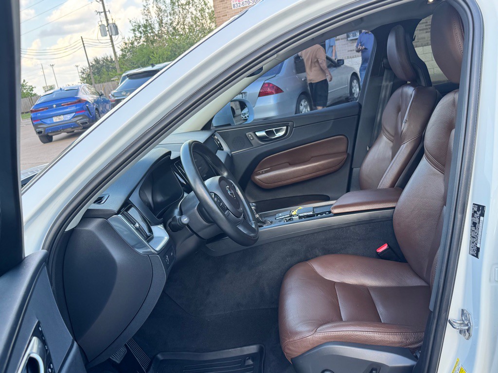 2018 Volvo XC60 Image 18