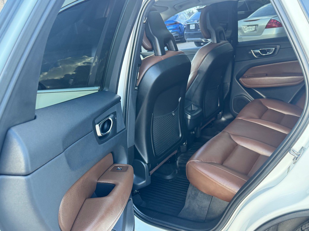 2018 Volvo XC60 Image 19