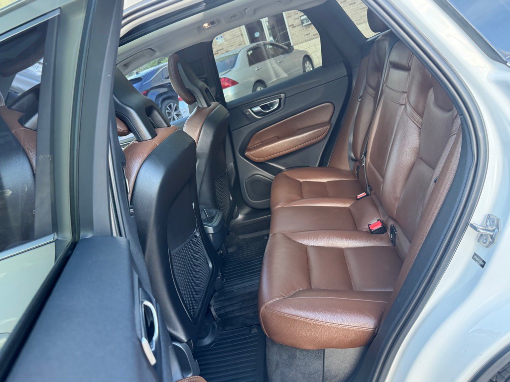 2018 Volvo XC60 Image 20