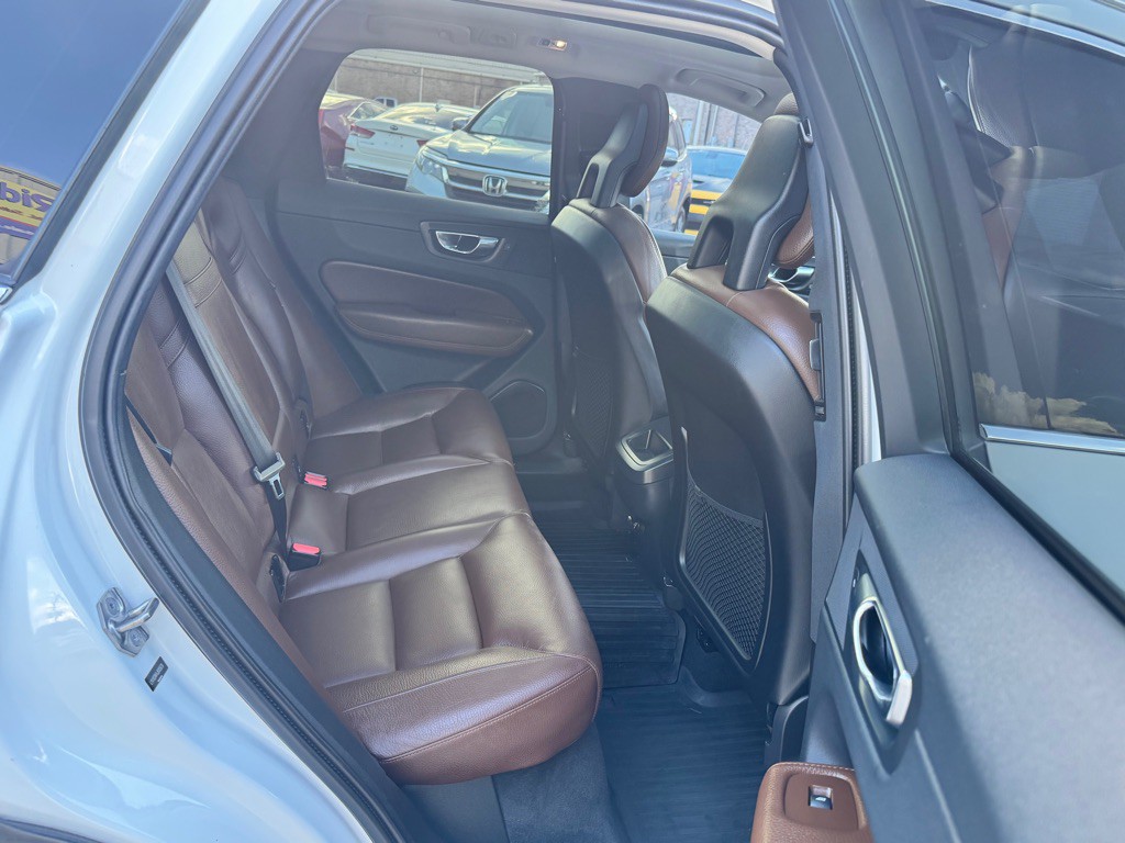 2018 Volvo XC60 Image 21