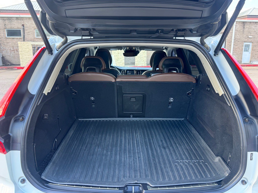 2018 Volvo XC60 Image 25