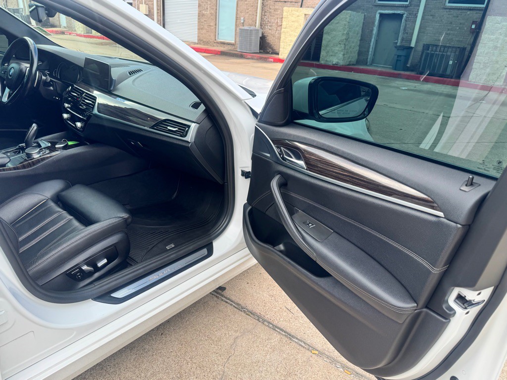 2018 BMW 5 Series Image 23