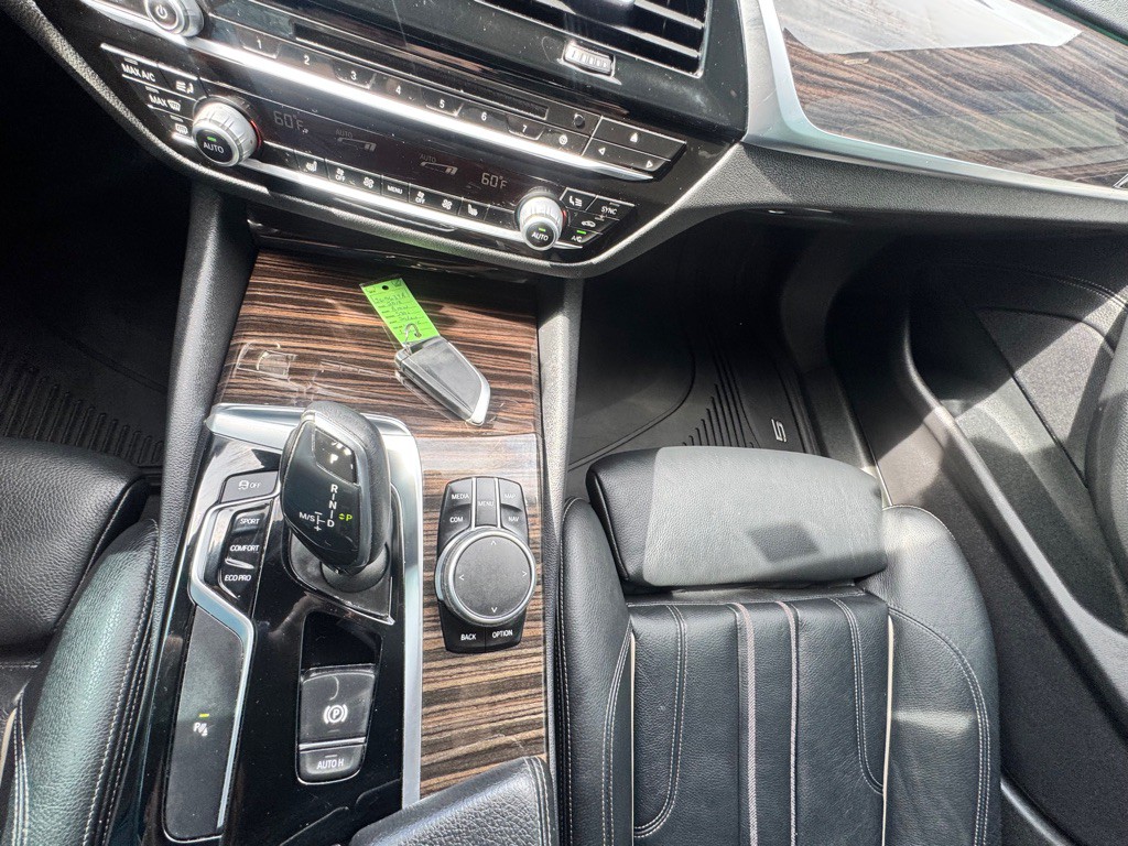 2018 BMW 5 Series Image 36