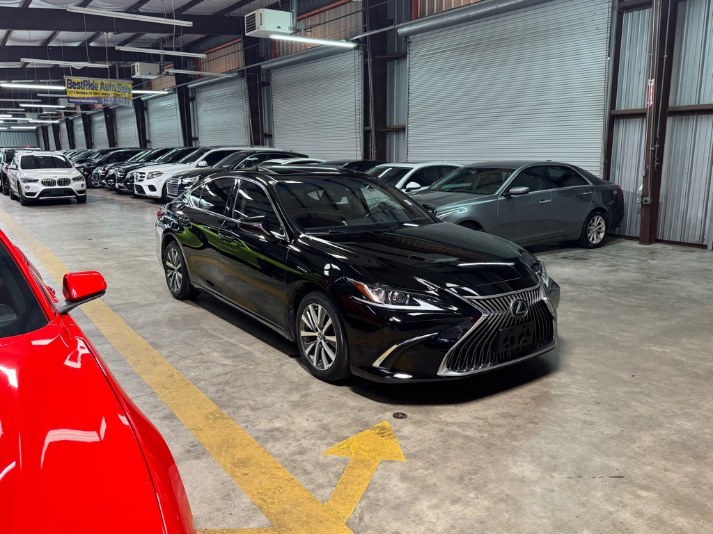 2019 Lexus ES Image 3