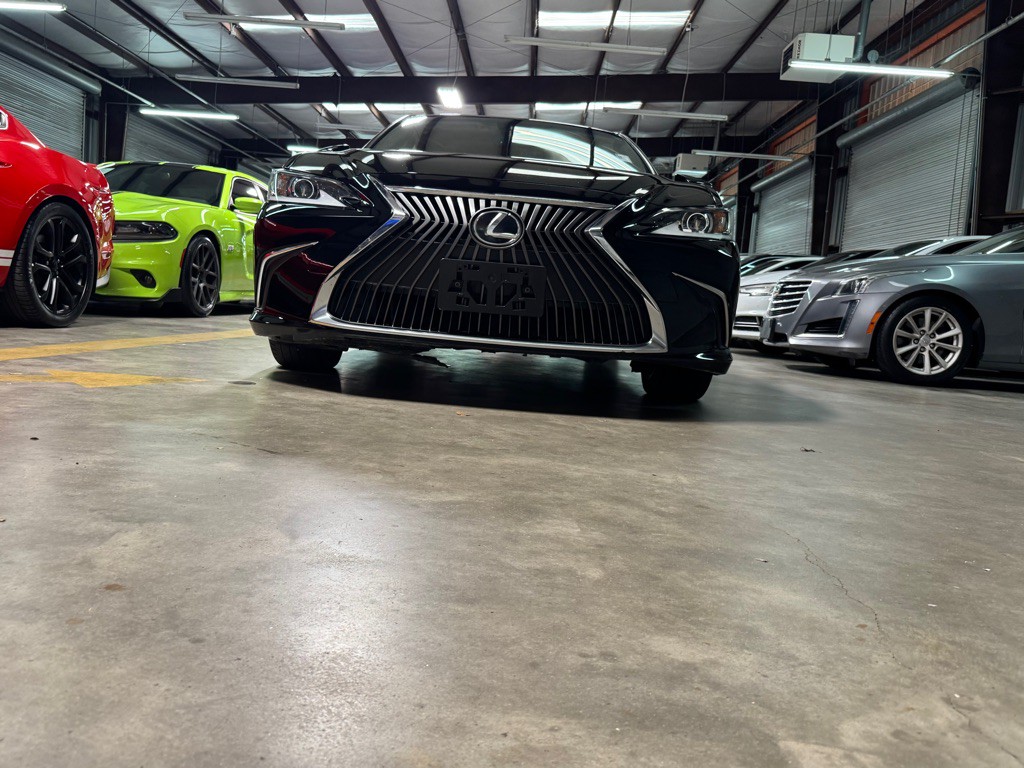 2019 Lexus ES Image 8