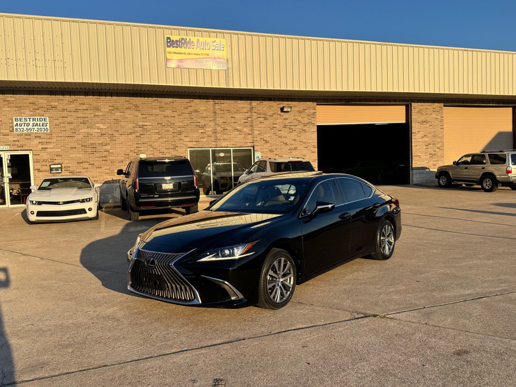 2019 Lexus ES Image 10