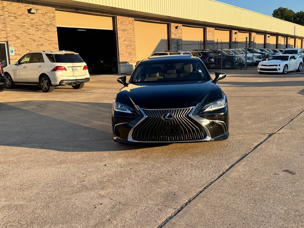 2019 Lexus ES Image 13