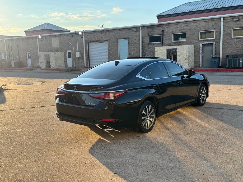 2019 Lexus ES Image 16