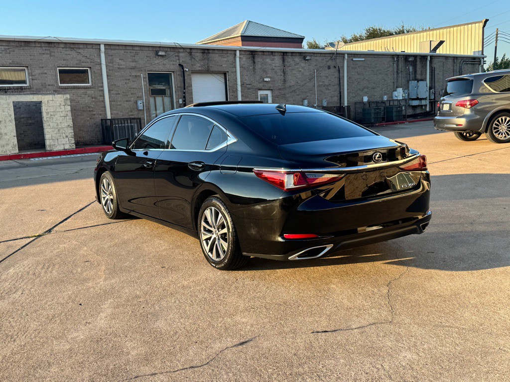 2019 Lexus ES Image 19
