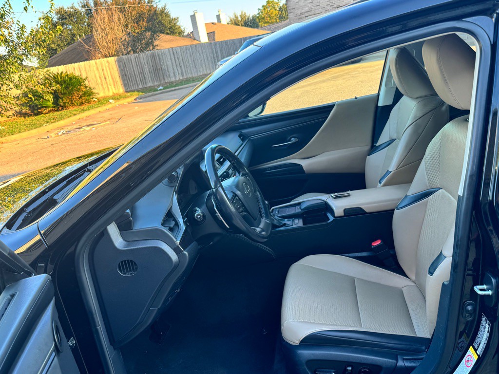 2019 Lexus ES Image 21