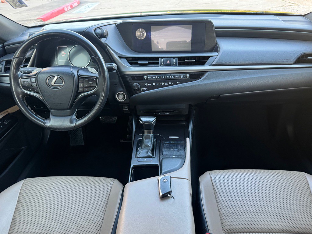 2019 Lexus ES Image 25
