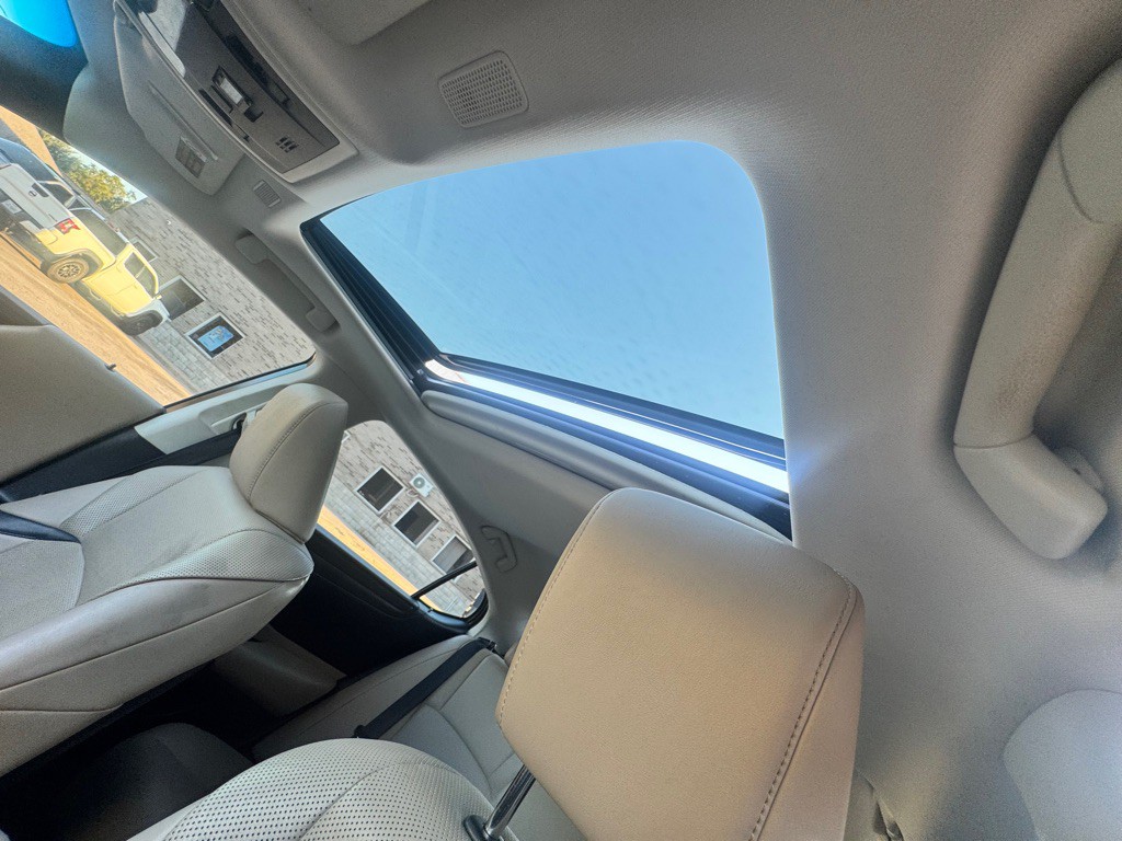 2019 Lexus ES Image 28