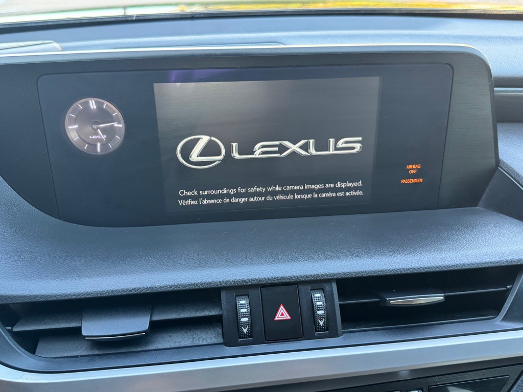 2019 Lexus ES Image 30