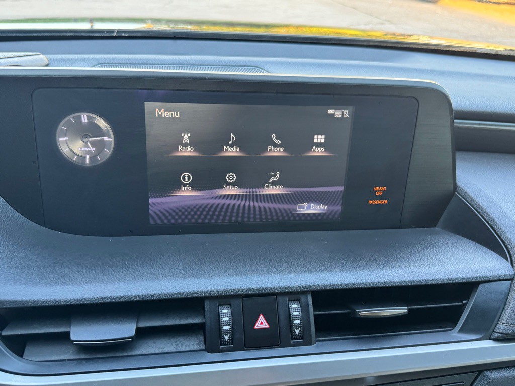 2019 Lexus ES Image 31