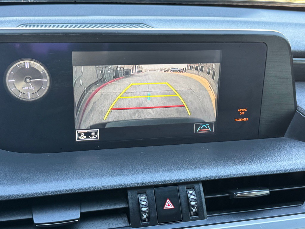 2019 Lexus ES Image 32
