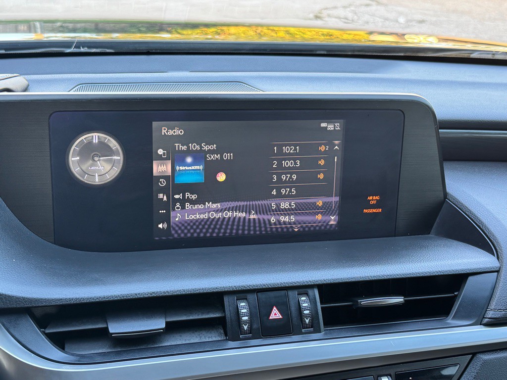 2019 Lexus ES Image 33