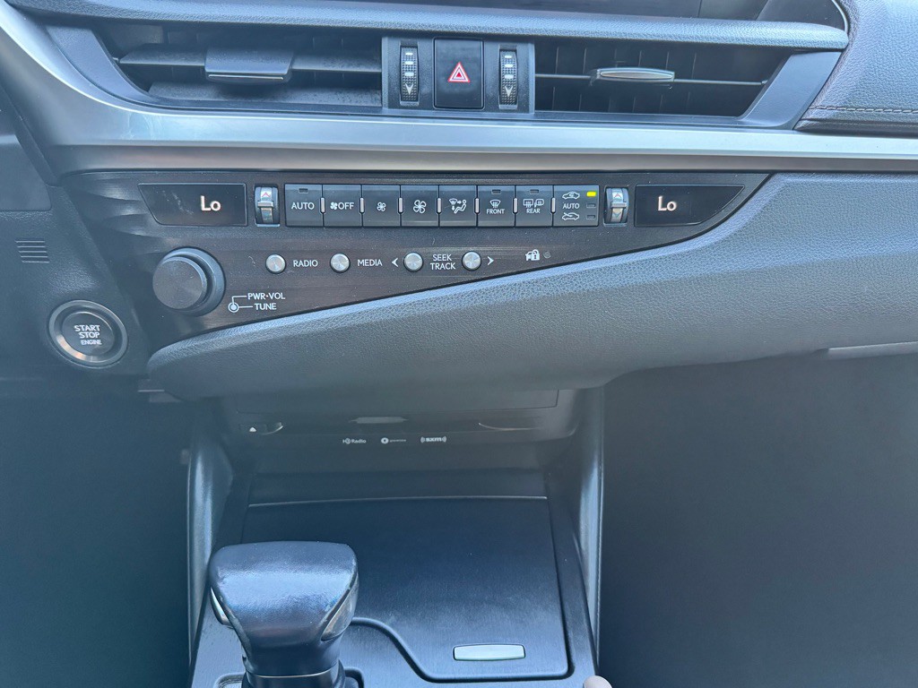 2019 Lexus ES Image 34