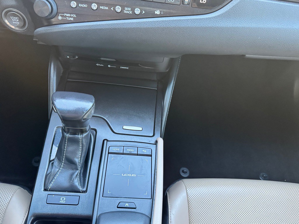 2019 Lexus ES Image 36