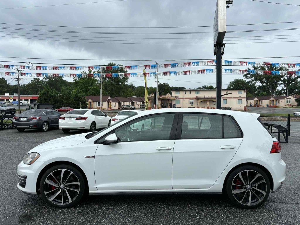 2015 Volkswagen GTI Image 2