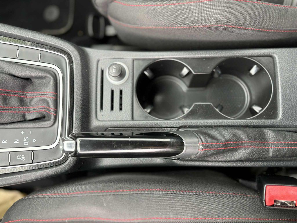 2015 Volkswagen GTI Image 8