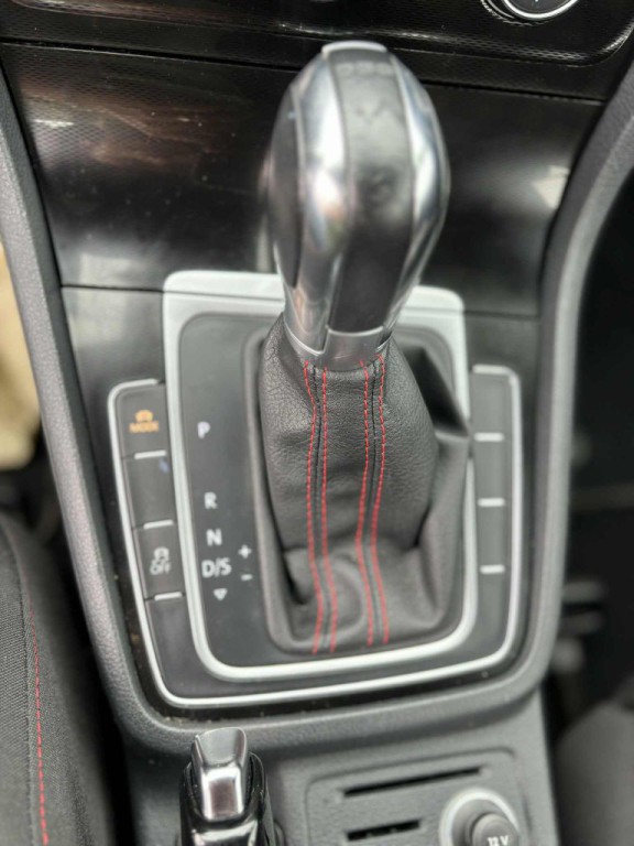 2015 Volkswagen GTI Image 11