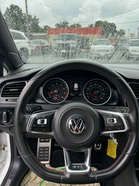 2015 Volkswagen GTI Image 12