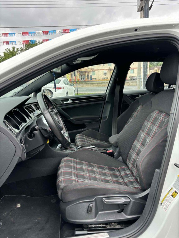 2015 Volkswagen GTI Image 14