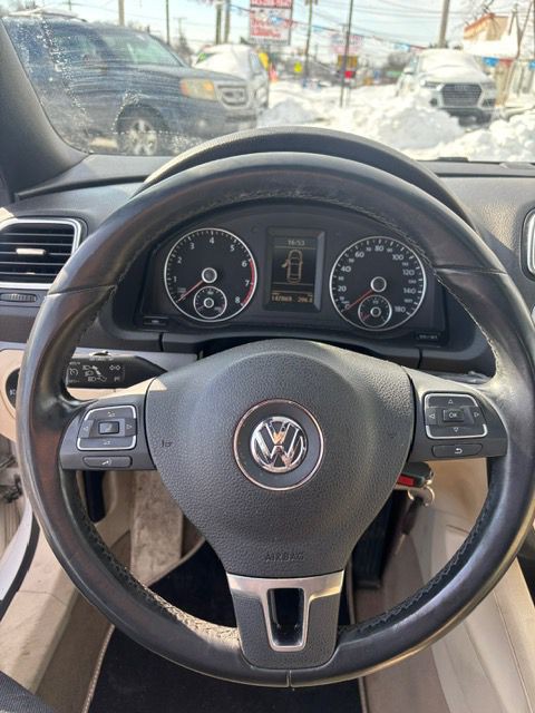 2010 Volkswagen Eos Image 12