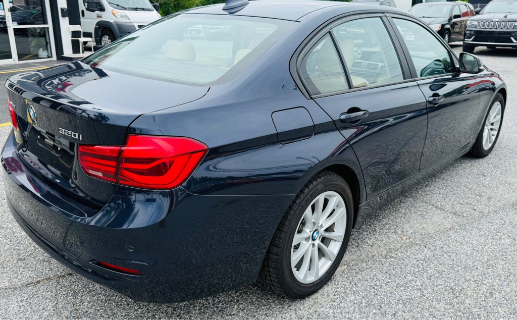 2017 BMW 3 Series Image 3