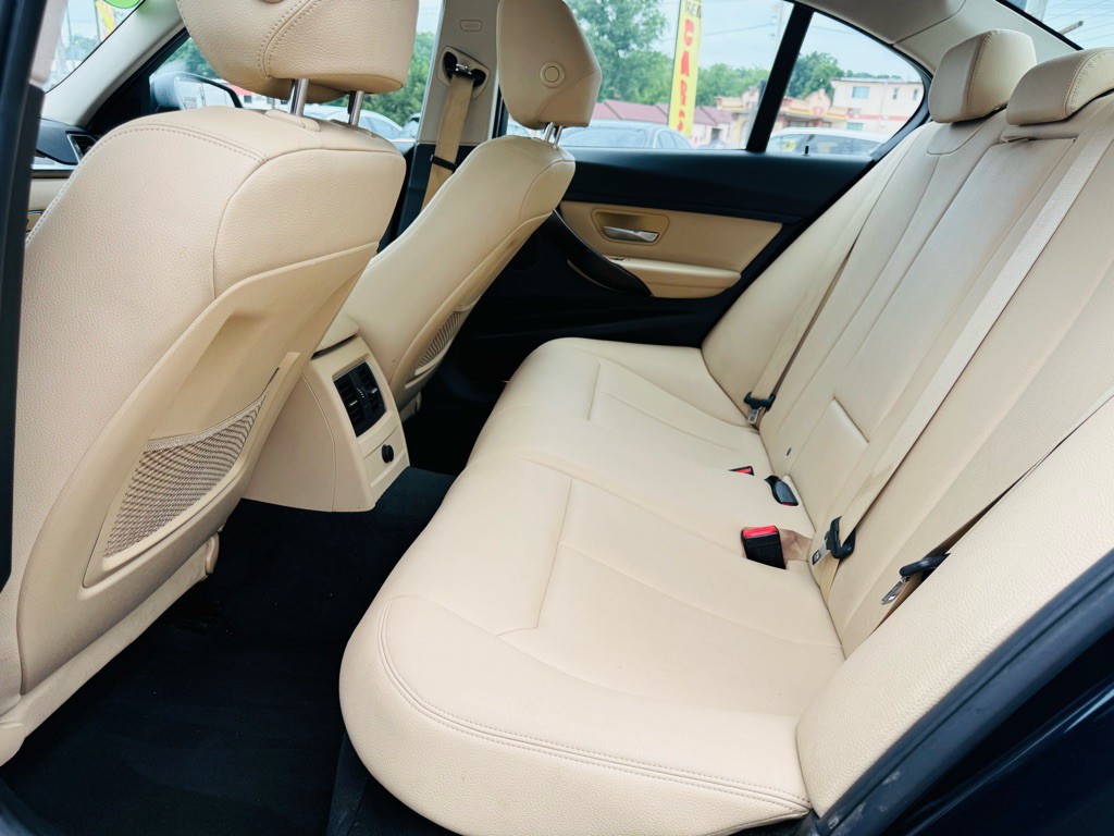 2017 BMW 3 Series Image 8